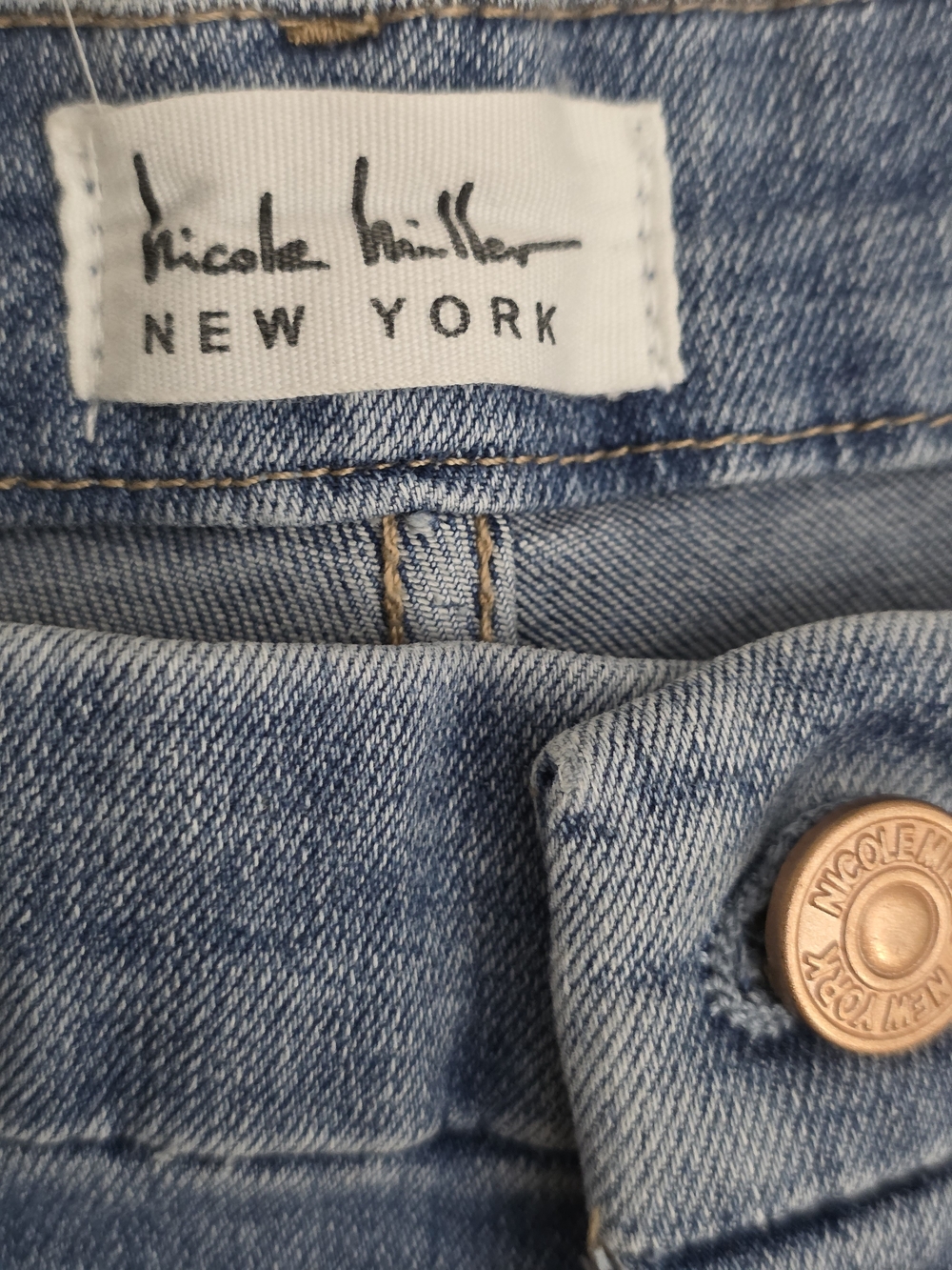 Nicole Miller New York Stretch High-Rise Light Blue Denim Shorts with Frayed Hem - Picture 6 of 11